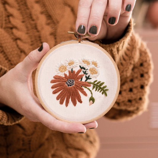 Retro Daisies Modern Embroidery Kit - Stitch Happy.